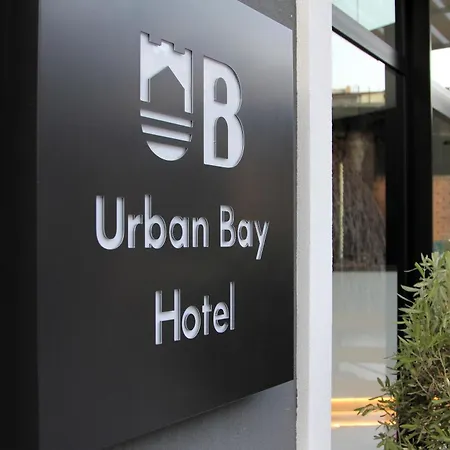 Hotel Urbanbay & *