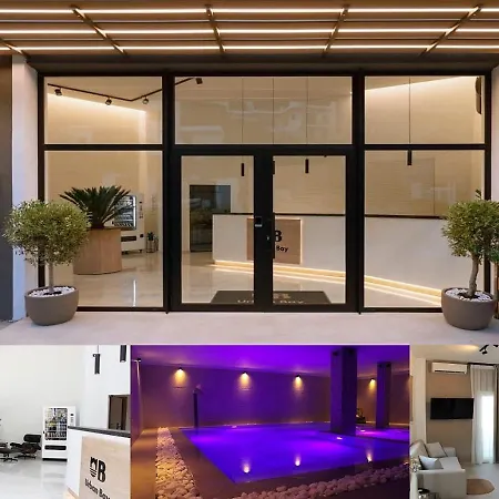 Hotel Urbanbay & *