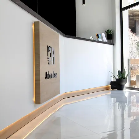 Hotel Urbanbay & *