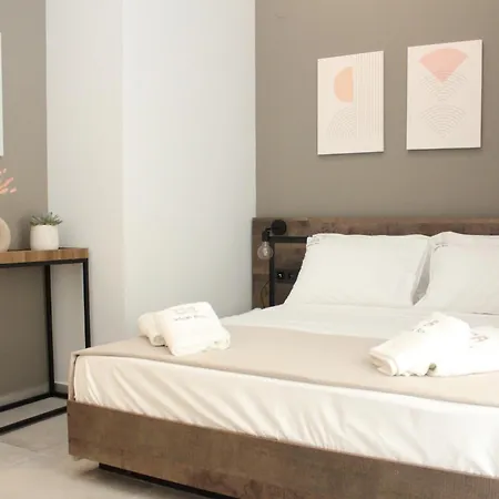 Hotel Urbanbay & *