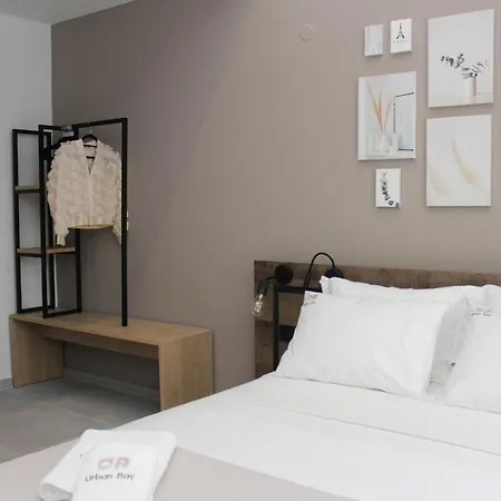 Hotel Urbanbay & *