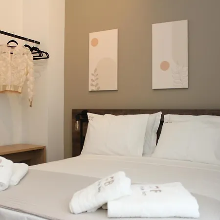 Hotel Urbanbay & *