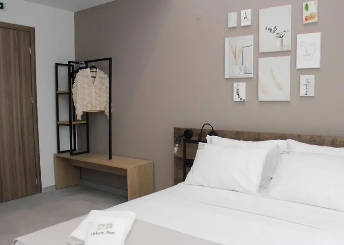 Ξενοδοχείο Urbanbay & *